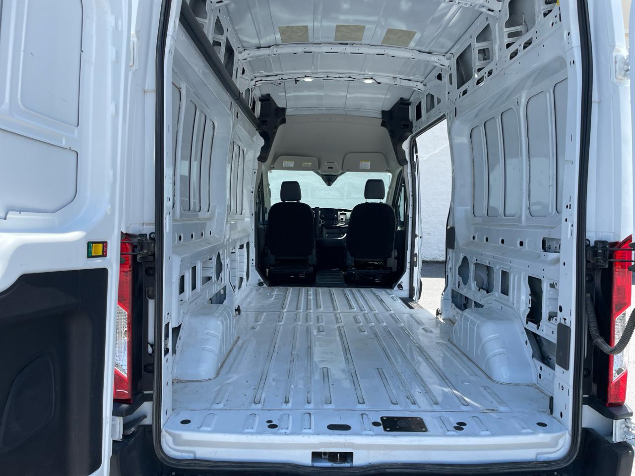 Ford Transit Cargo Van T-250 148" Hi Rf 9070 GVWR RWD 2025