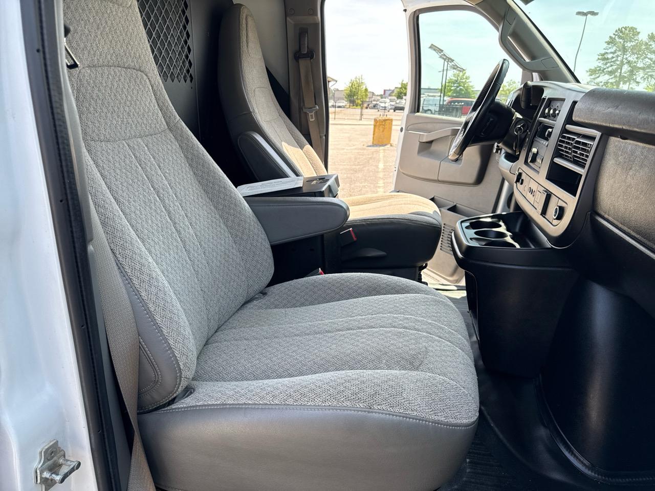 Chevrolet Express Cargo Van RWD 2500 135" 2020