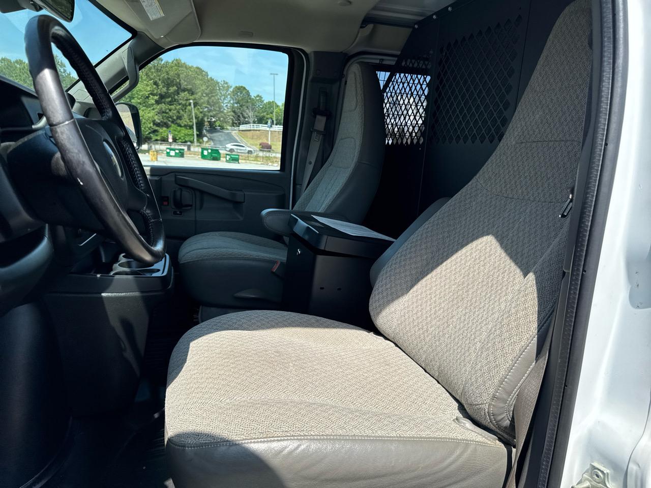 Chevrolet Express Cargo Van RWD 2500 135" 2020