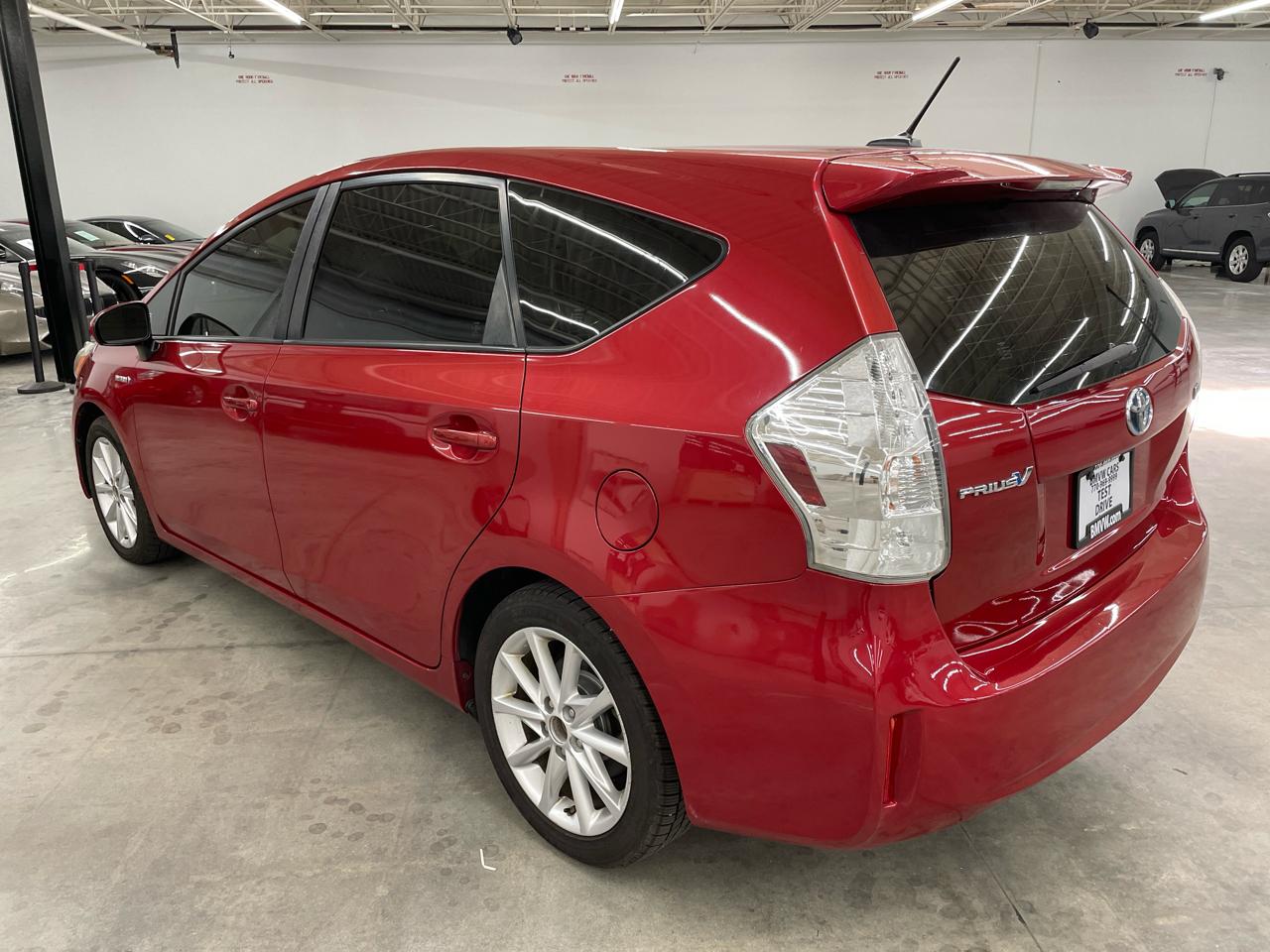 Toyota Prius V 5dr Wgn Three (Natl) 2014