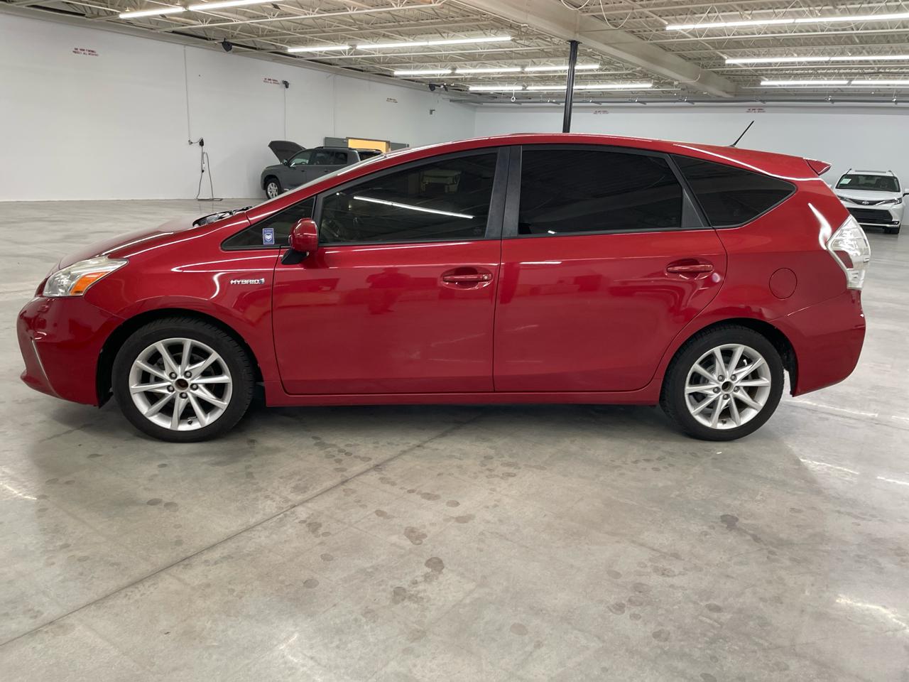 Toyota Prius V 5dr Wgn Three (Natl) 2014