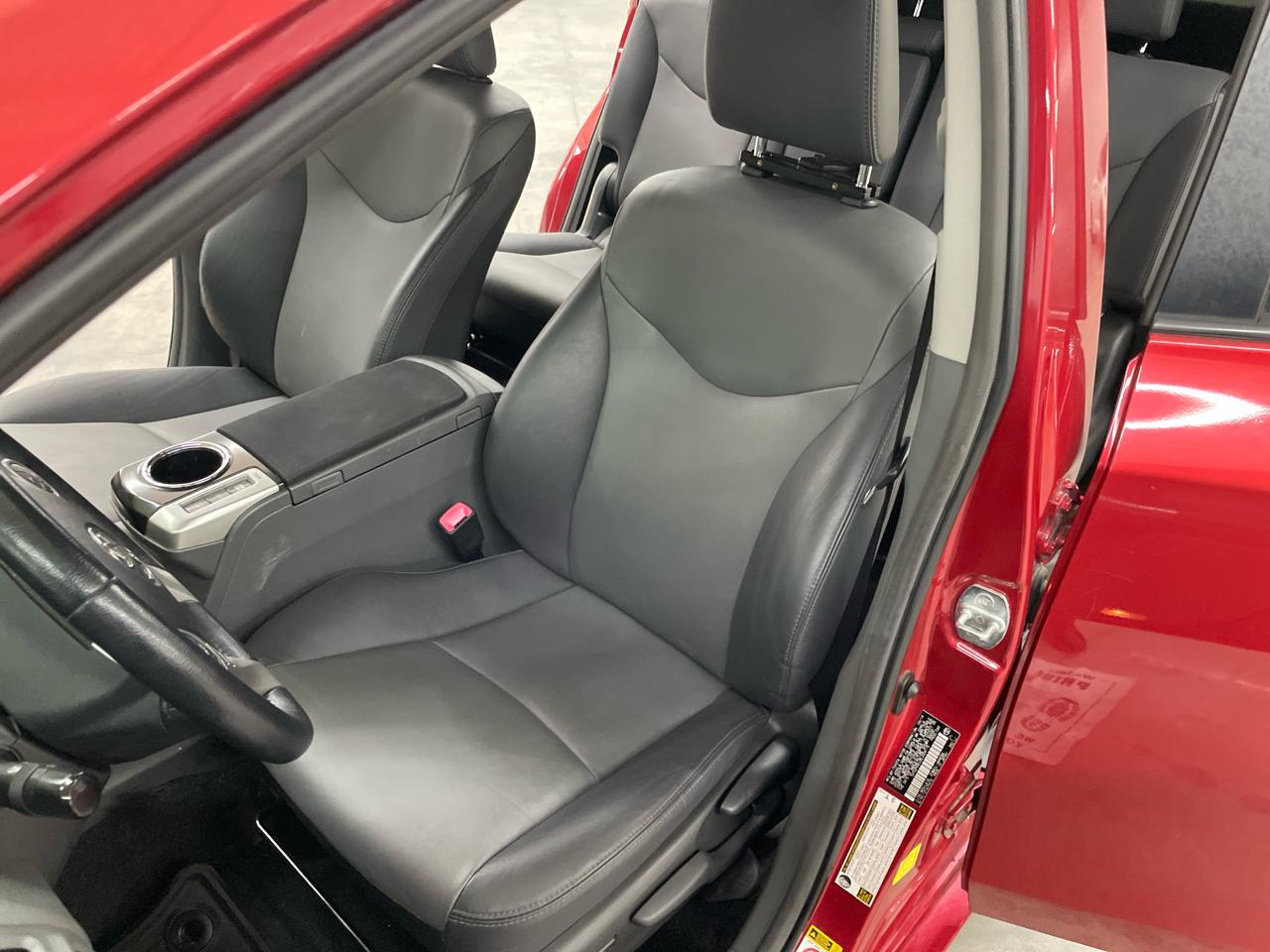 Toyota Prius V 5dr Wgn Three (Natl) 2014