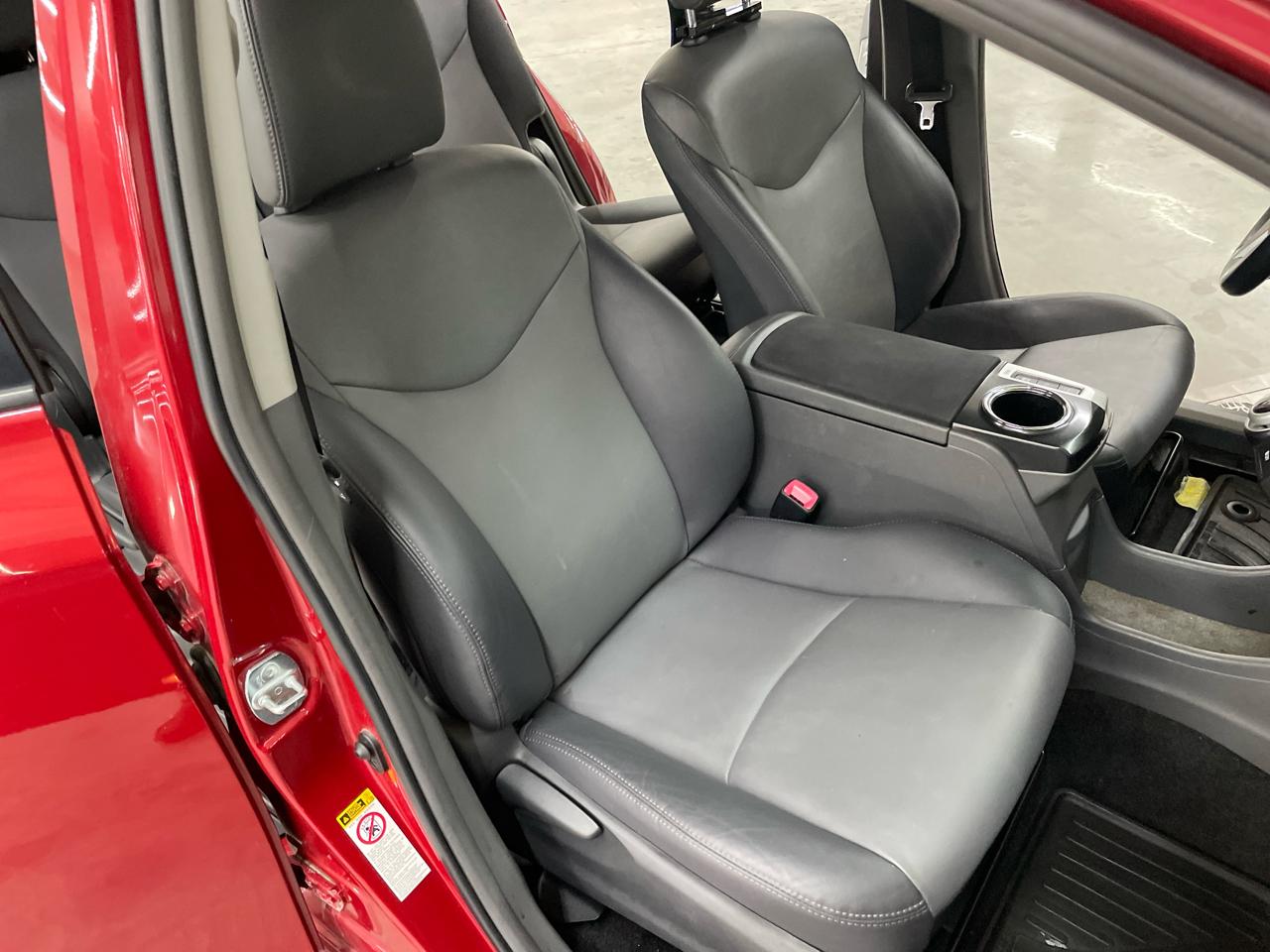 Toyota Prius V 5dr Wgn Three (Natl) 2014