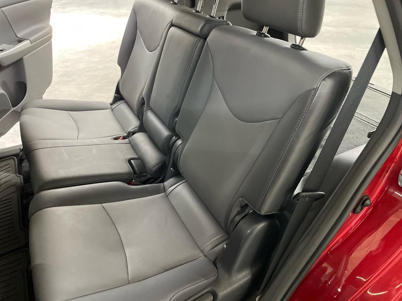 Toyota Prius V 5dr Wgn Three (Natl) 2014