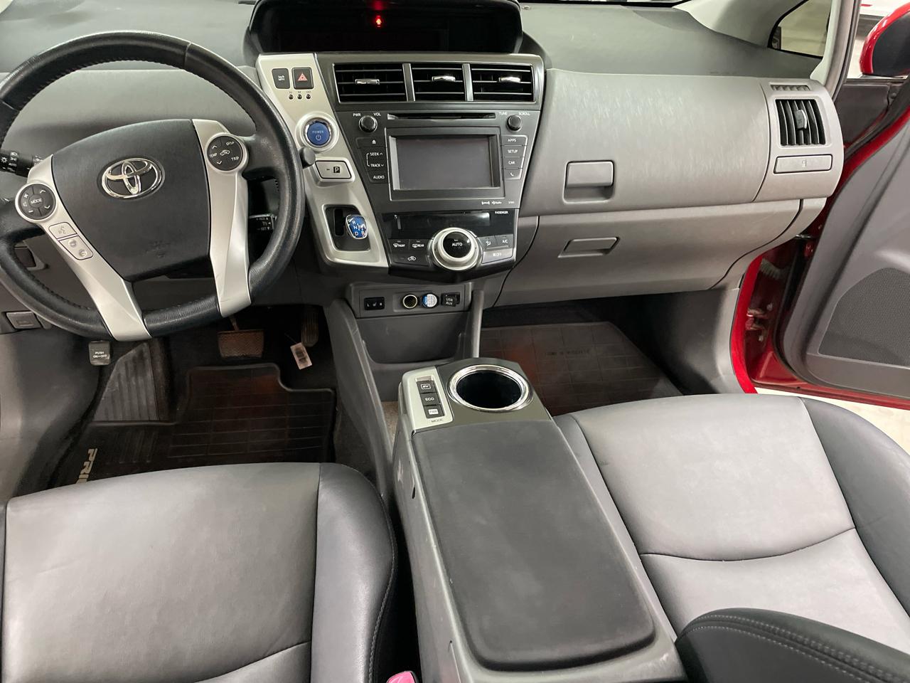 Toyota Prius V 5dr Wgn Three (Natl) 2014
