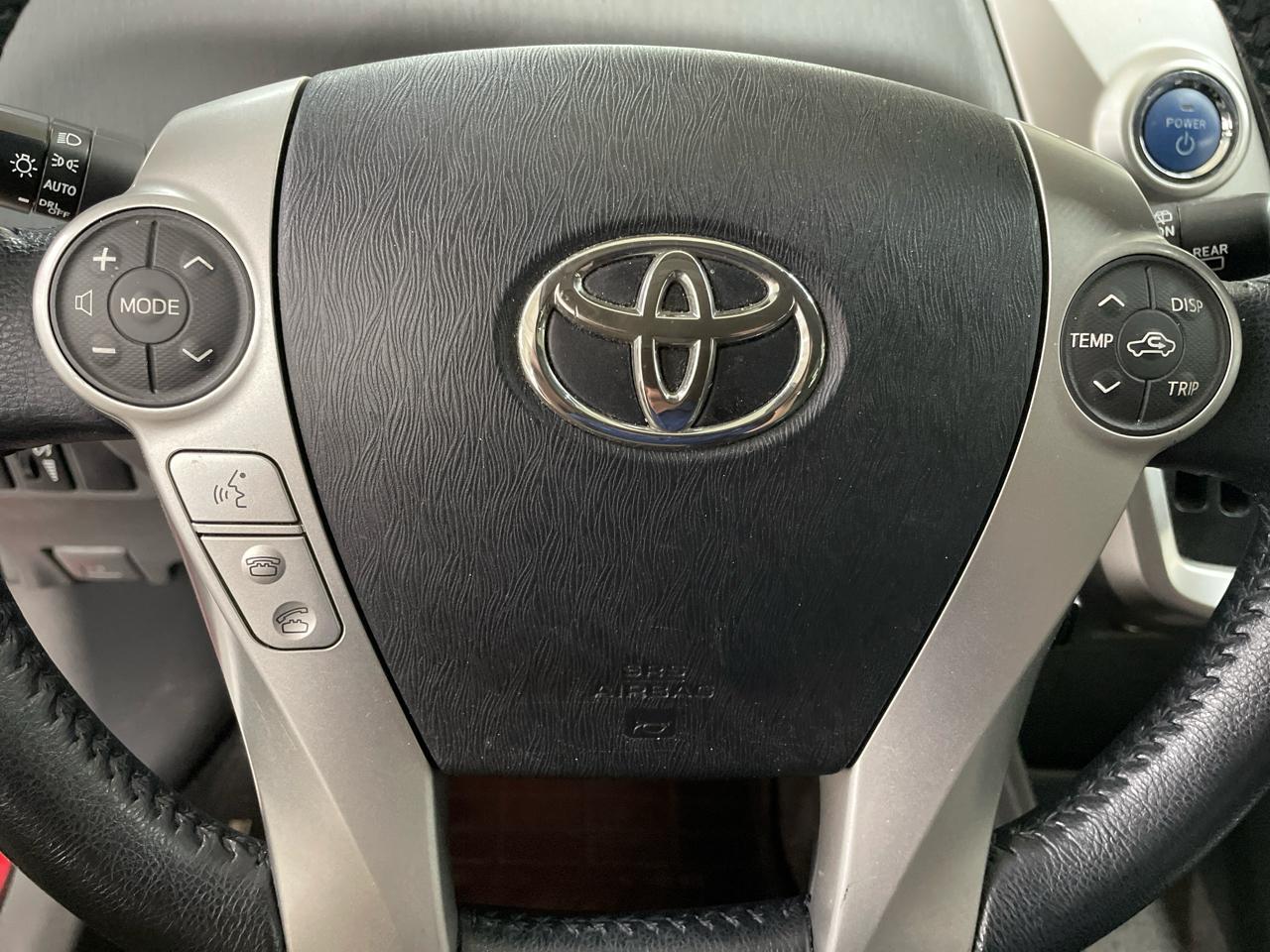 Toyota Prius V 5dr Wgn Three (Natl) 2014