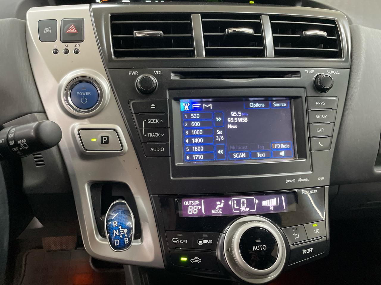Toyota Prius V 5dr Wgn Three (Natl) 2014