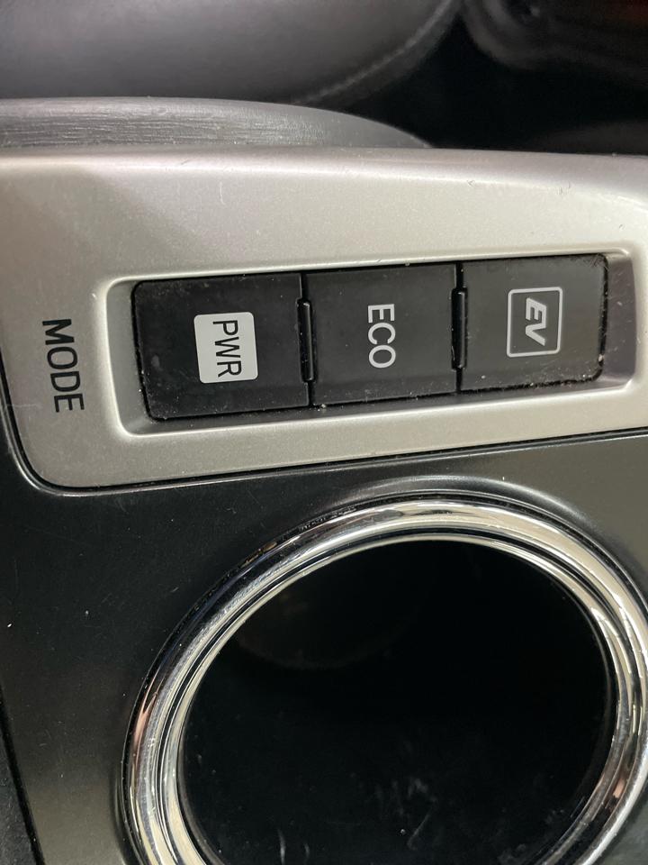 Toyota Prius V 5dr Wgn Three (Natl) 2014