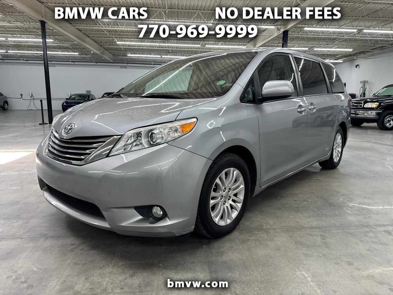 2013 Toyota Sienna XLE V6 7-Passenger Access Seat's photo
