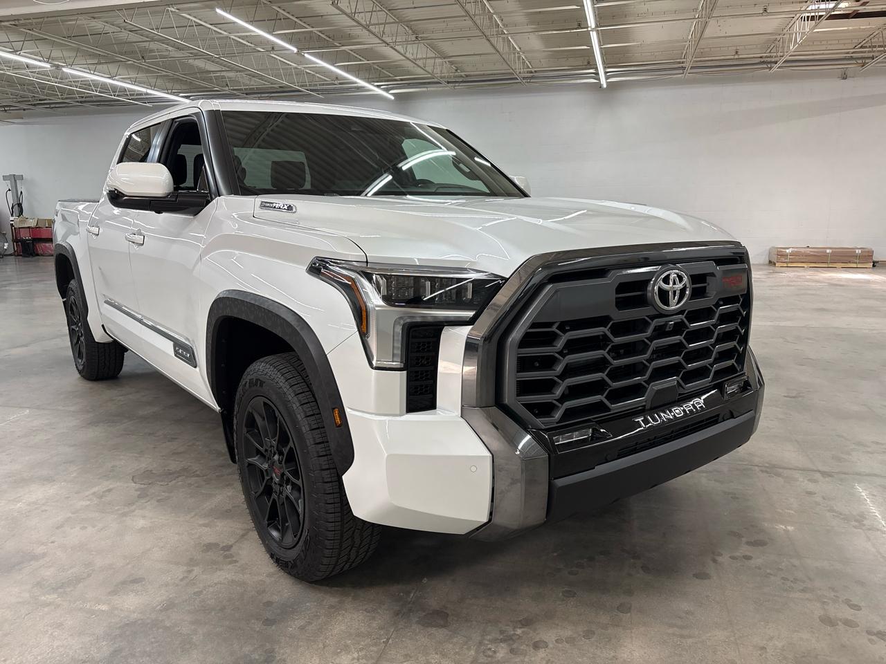 Toyota Tundra 4WD Platinum Hybrid CrewMax 5.5' Bed 3.5L (Natl) 2025