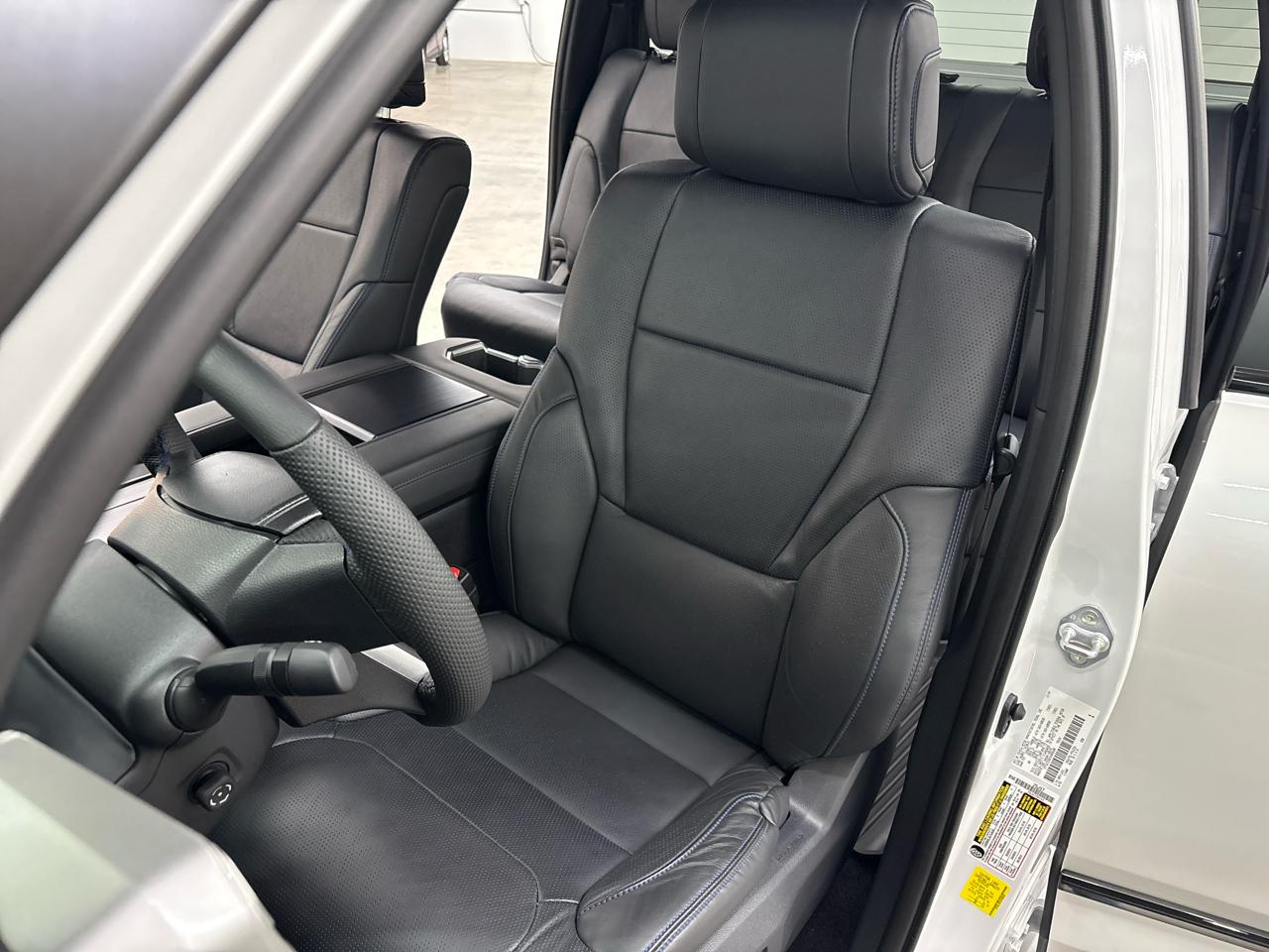 Toyota Tundra 4WD Platinum Hybrid CrewMax 5.5' Bed 3.5L (Natl) 2025