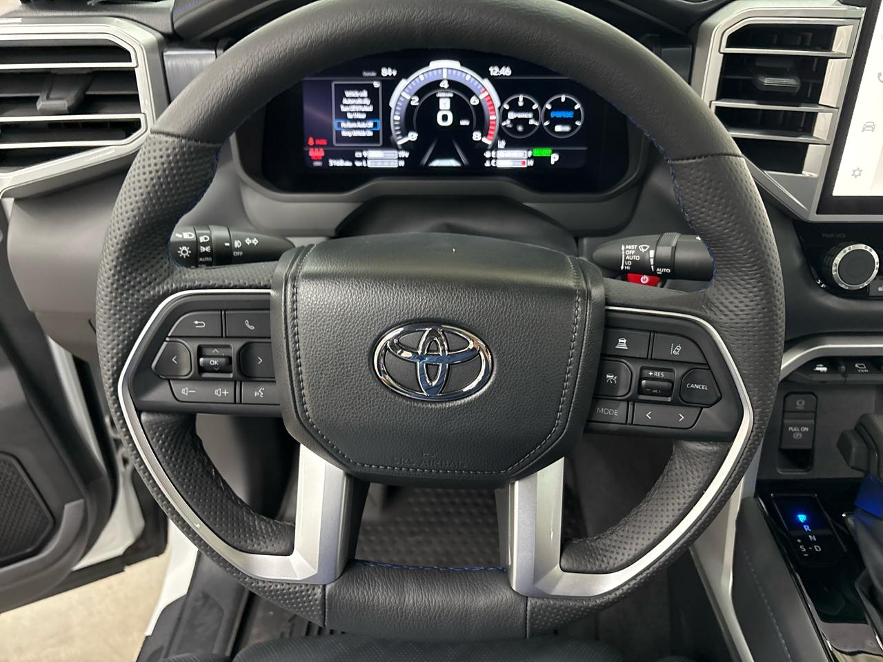 Toyota Tundra 4WD Platinum Hybrid CrewMax 5.5' Bed 3.5L (Natl) 2025