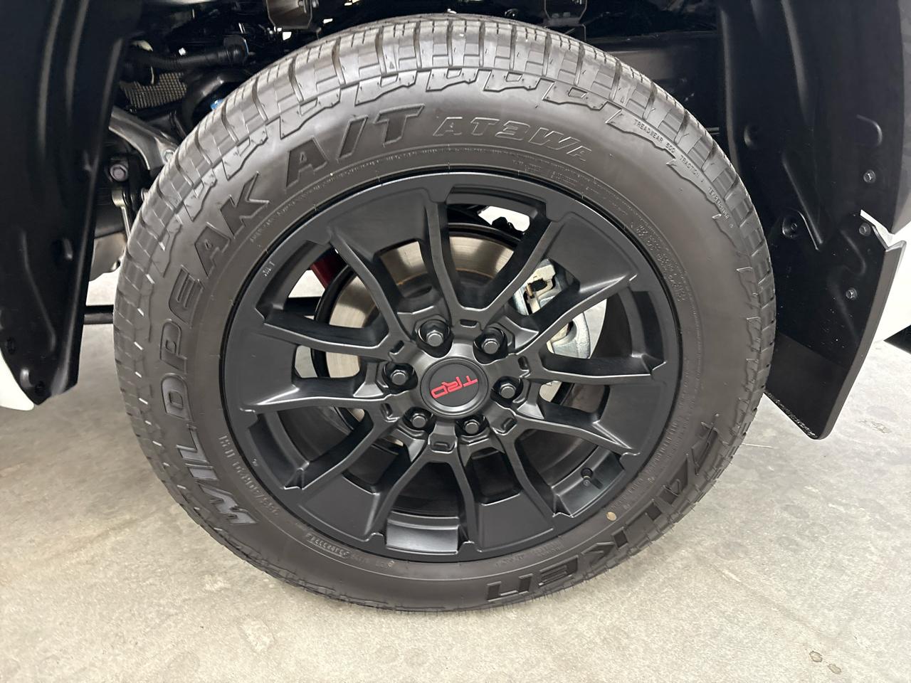 Toyota Tundra 4WD Platinum Hybrid CrewMax 5.5' Bed 3.5L (Natl) 2025