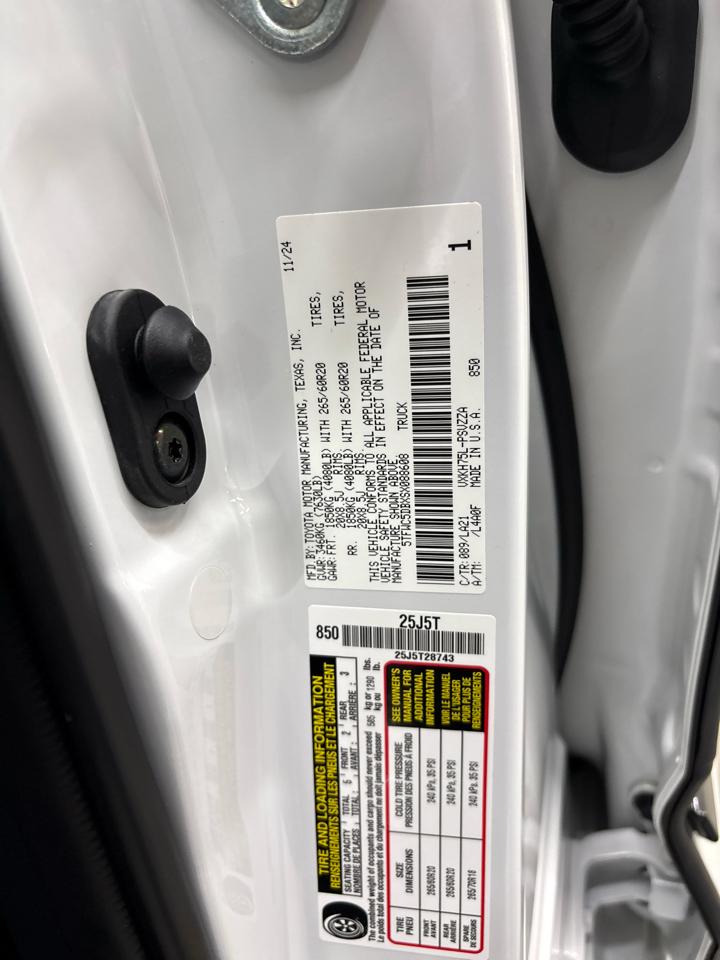 Toyota Tundra 4WD Platinum Hybrid CrewMax 5.5' Bed 3.5L (Natl) 2025