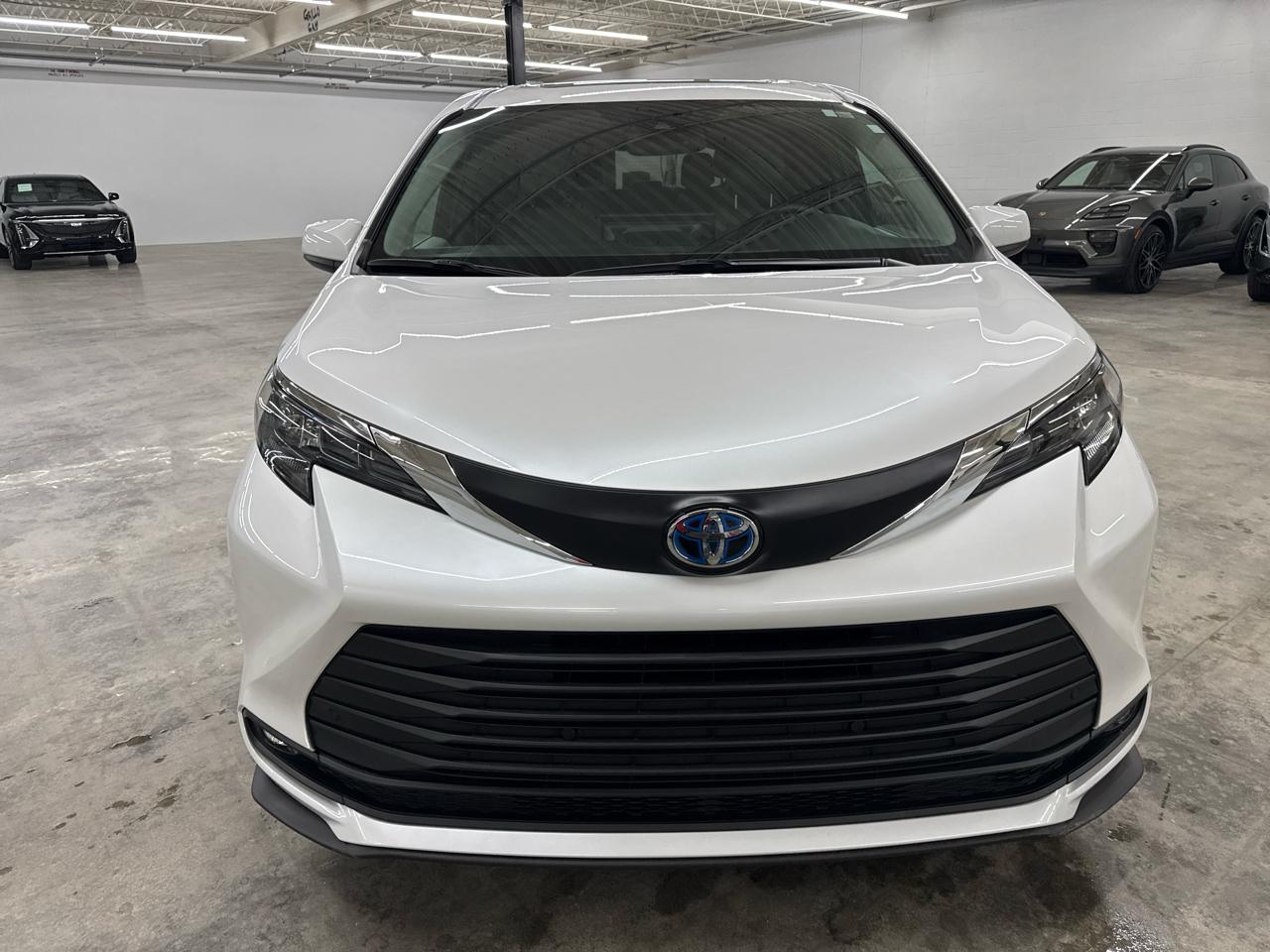 Toyota Sienna XLE FWD 8-Passenger (Natl) 2025
