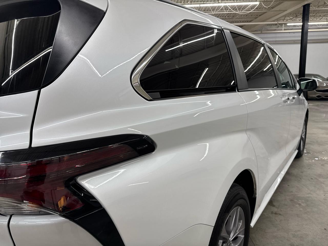 Toyota Sienna XLE FWD 8-Passenger (Natl) 2025