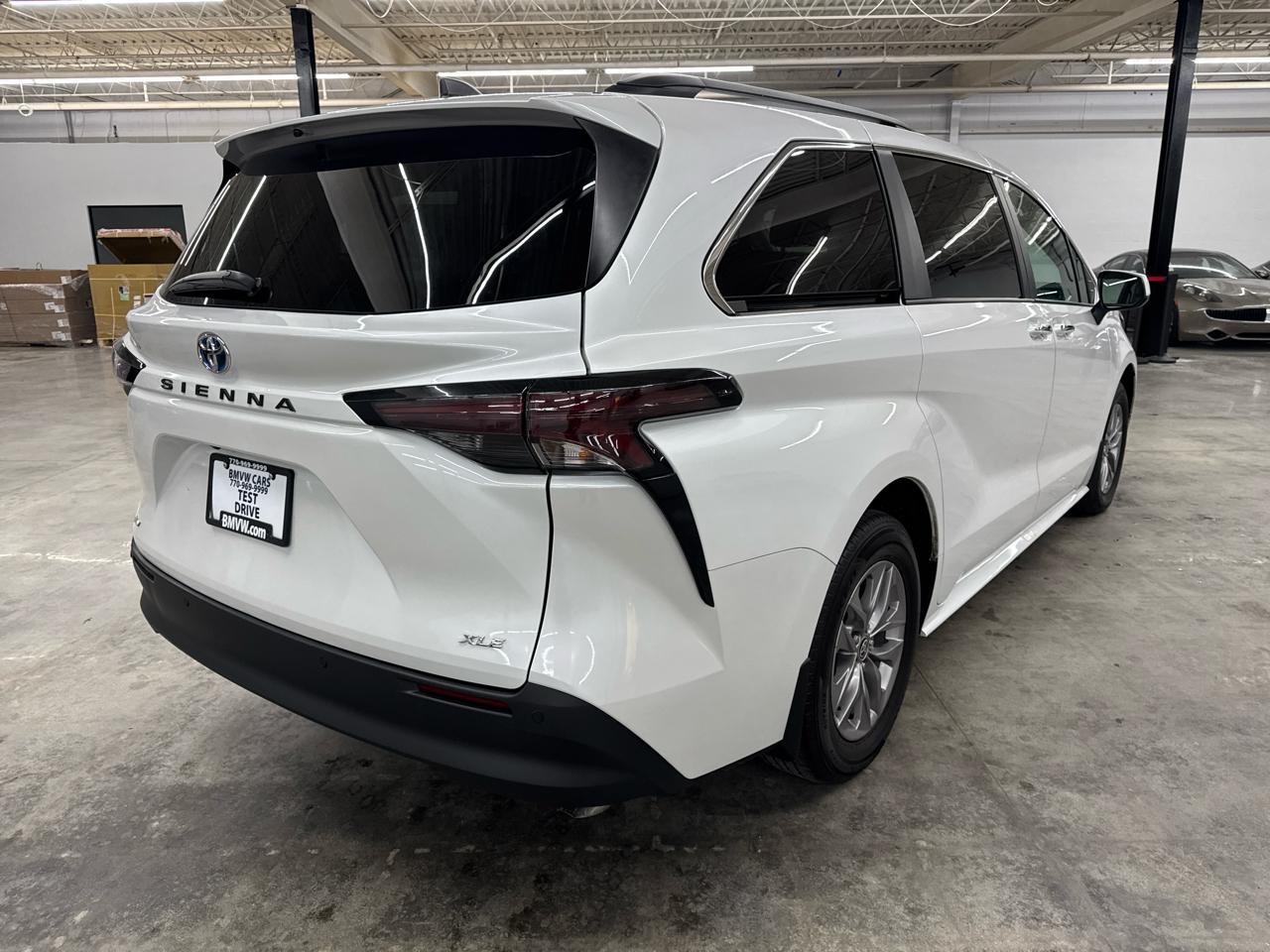 Toyota Sienna XLE FWD 8-Passenger (Natl) 2025