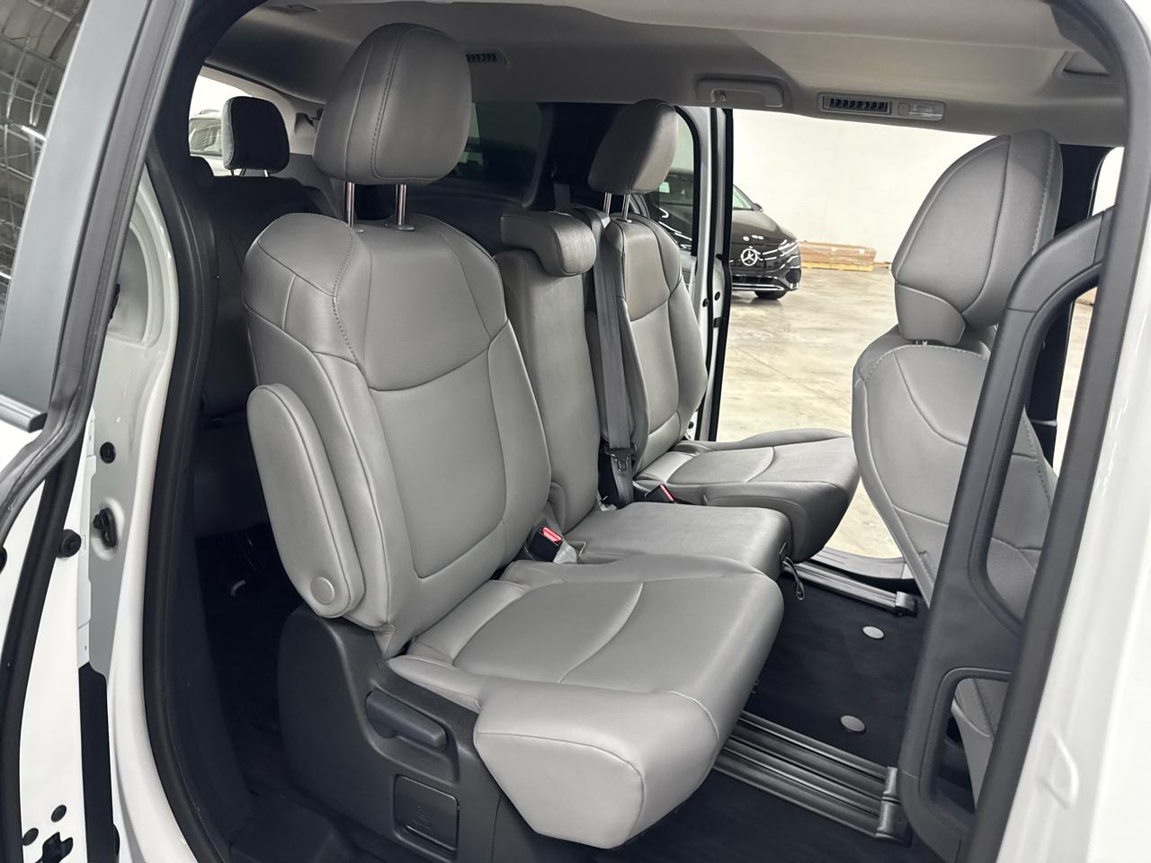 Toyota Sienna XLE FWD 8-Passenger (Natl) 2025
