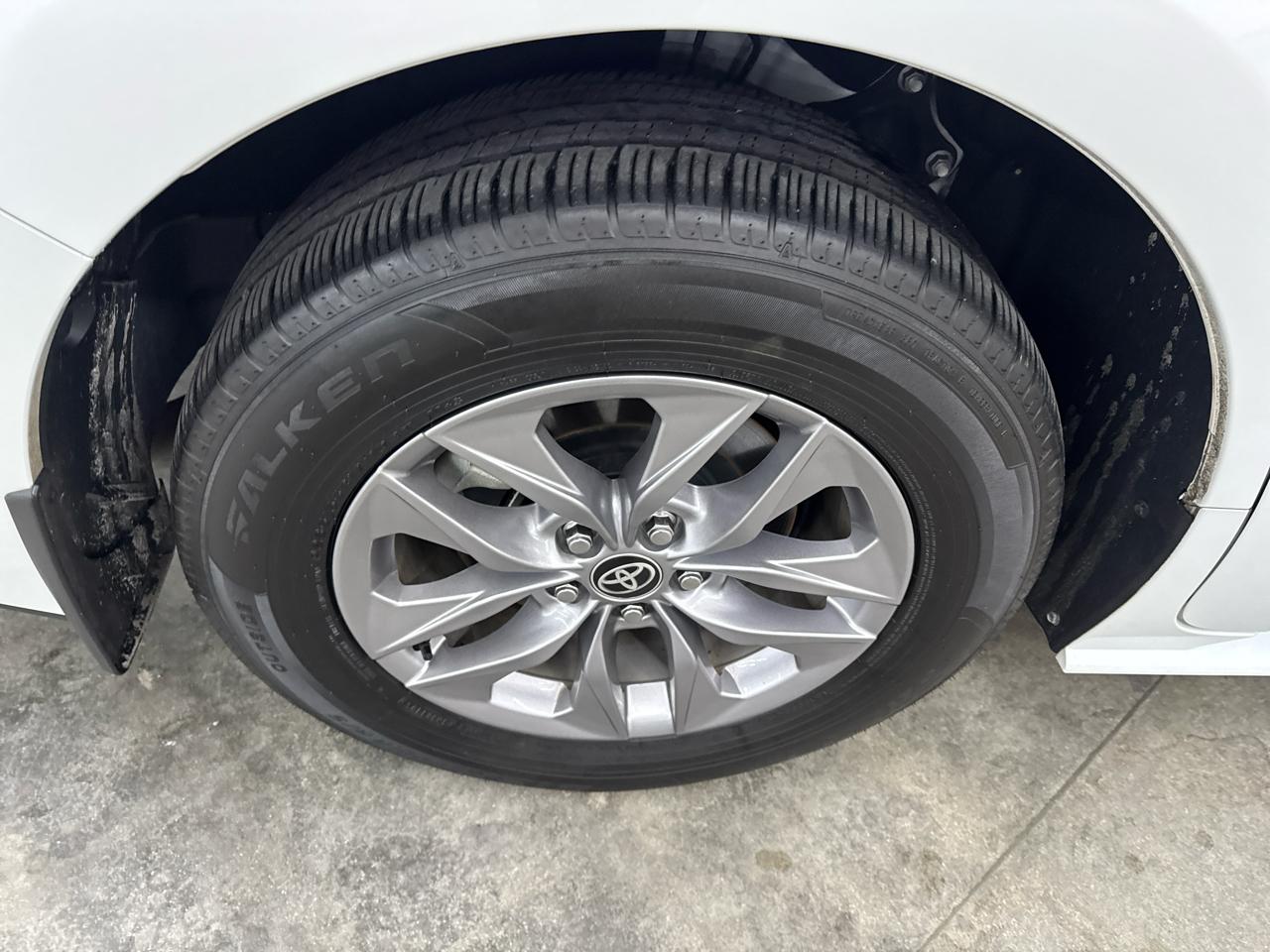 Toyota Sienna XLE FWD 8-Passenger (Natl) 2025