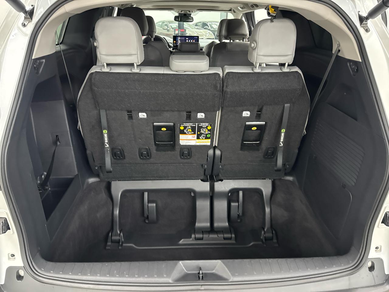 Toyota Sienna XLE FWD 8-Passenger (Natl) 2025