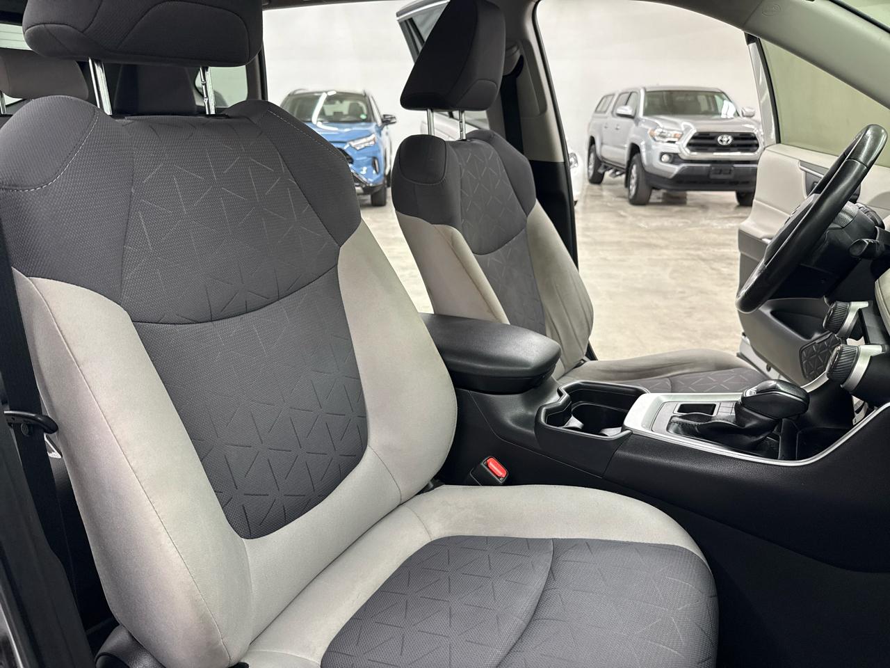 Toyota RAV4 XLE AWD (Natl) 2020