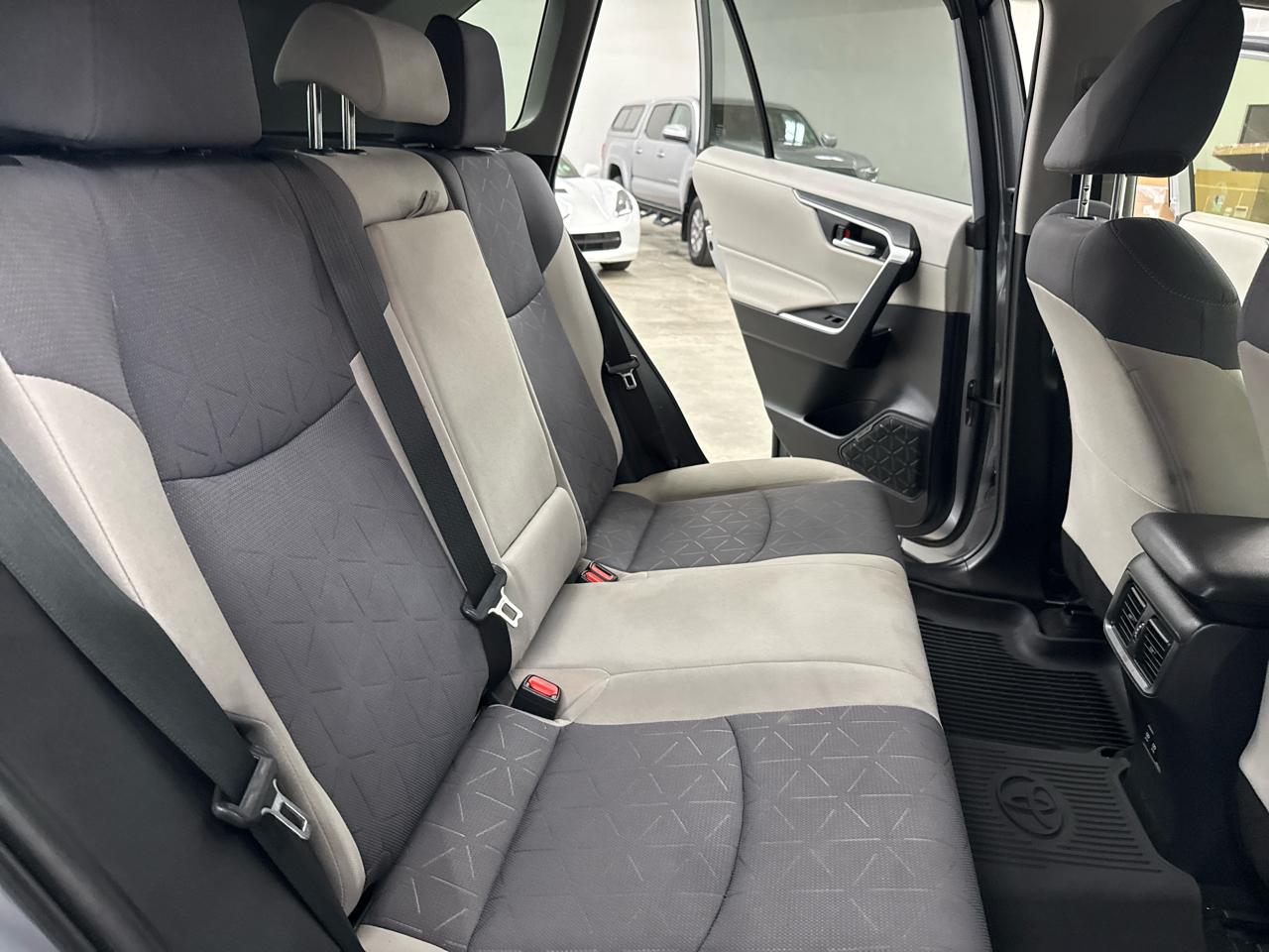 Toyota RAV4 XLE AWD (Natl) 2020