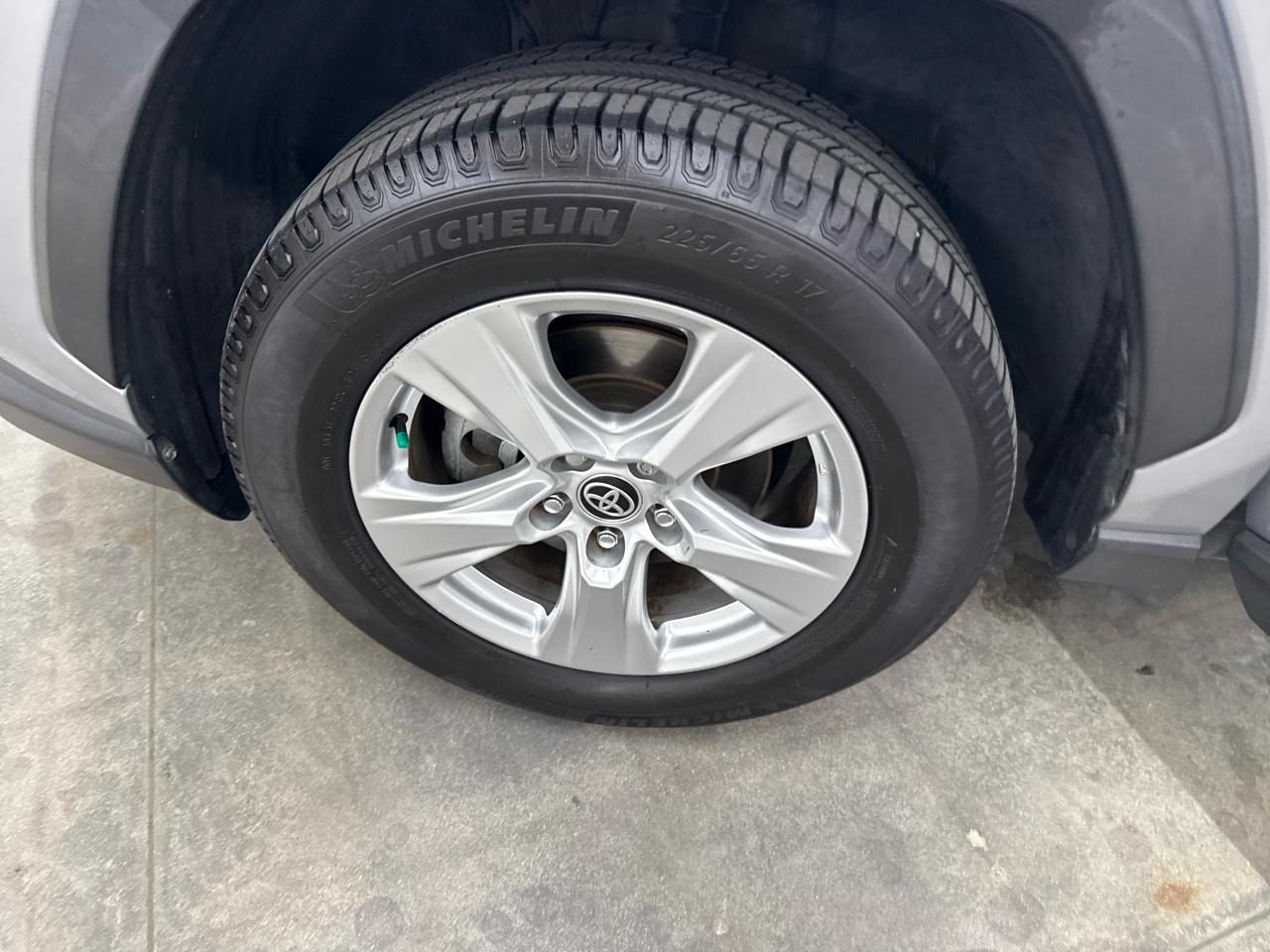 Toyota RAV4 XLE AWD (Natl) 2020