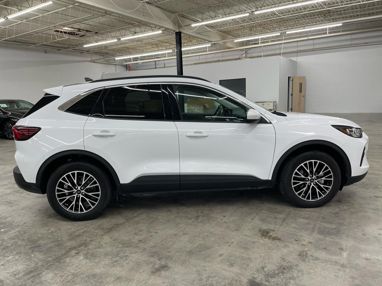 Ford Escape FWD 4dr Hybrid Limited 2023