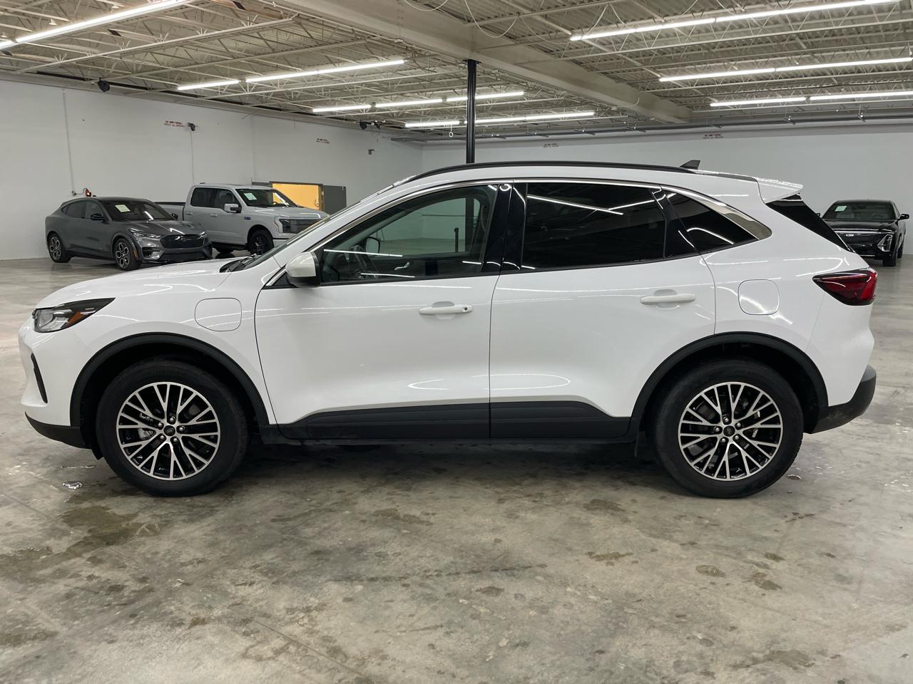 Ford Escape FWD 4dr Hybrid Limited 2023