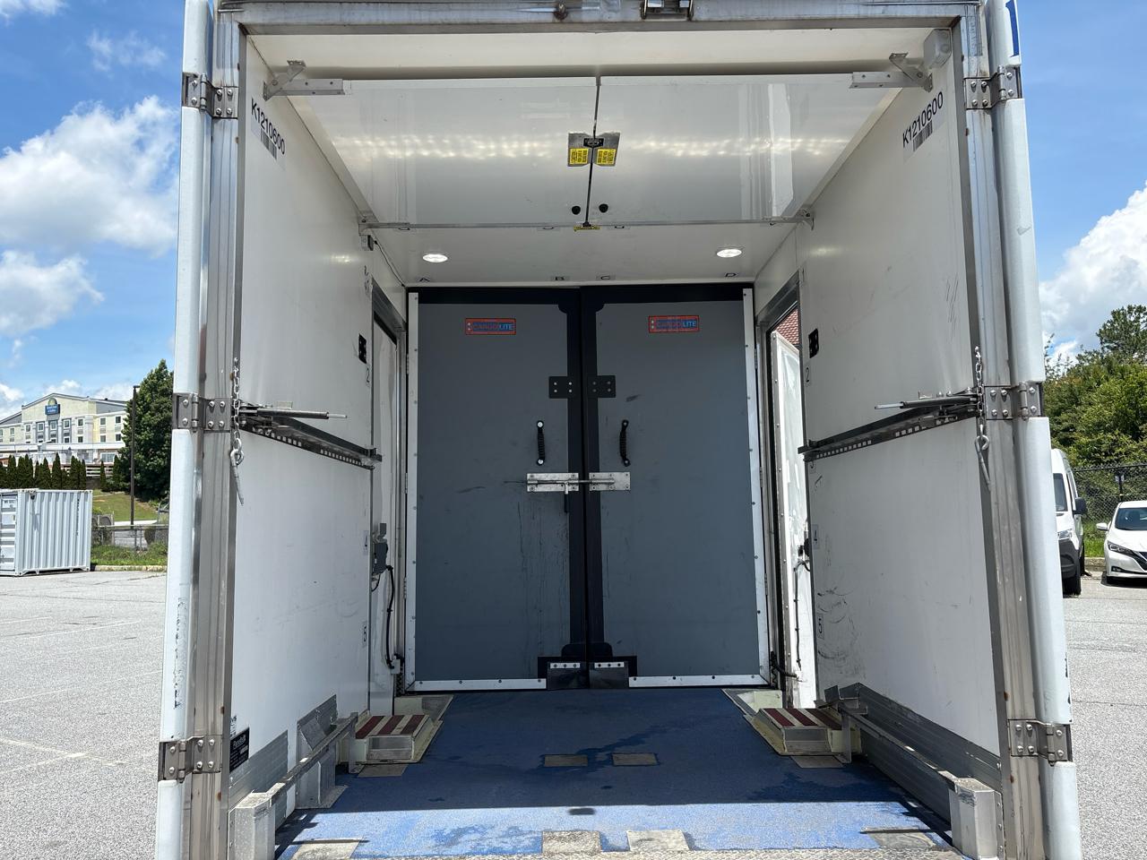 Ford E-Series Cutaway E-350 SRW 138" WB 2023