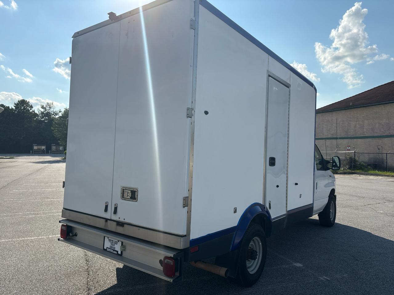 Ford E-Series Cutaway E-350 SRW 138" WB 2023