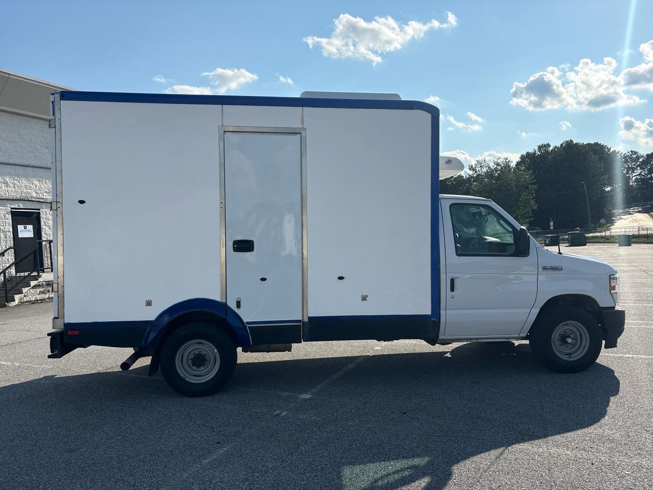 Ford E-Series Cutaway E-350 SRW 138" WB 2023