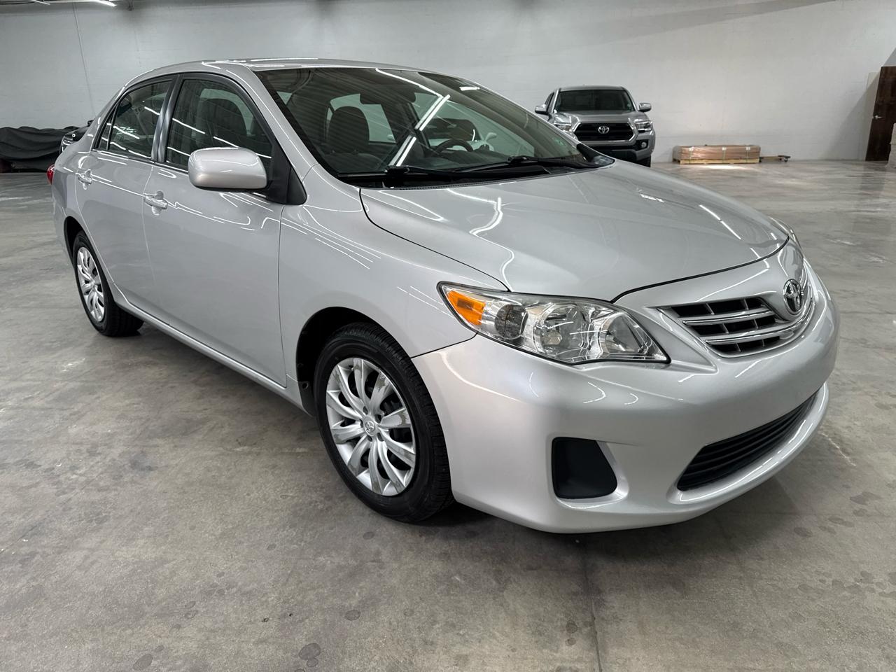 Toyota Corolla 4dr Sdn Auto LE (Natl) 2013