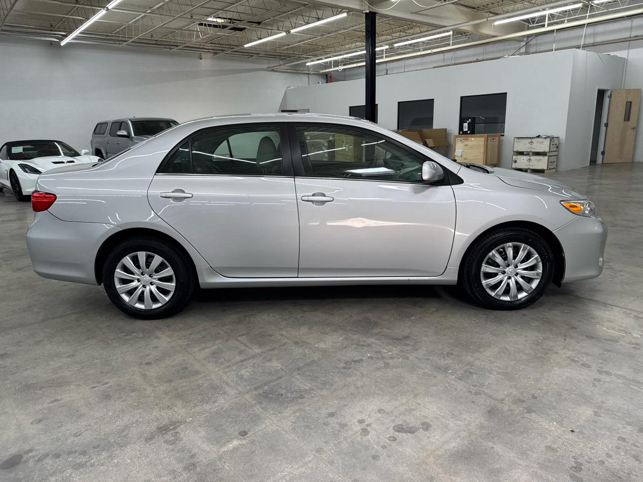 Toyota Corolla 4dr Sdn Auto LE (Natl) 2013