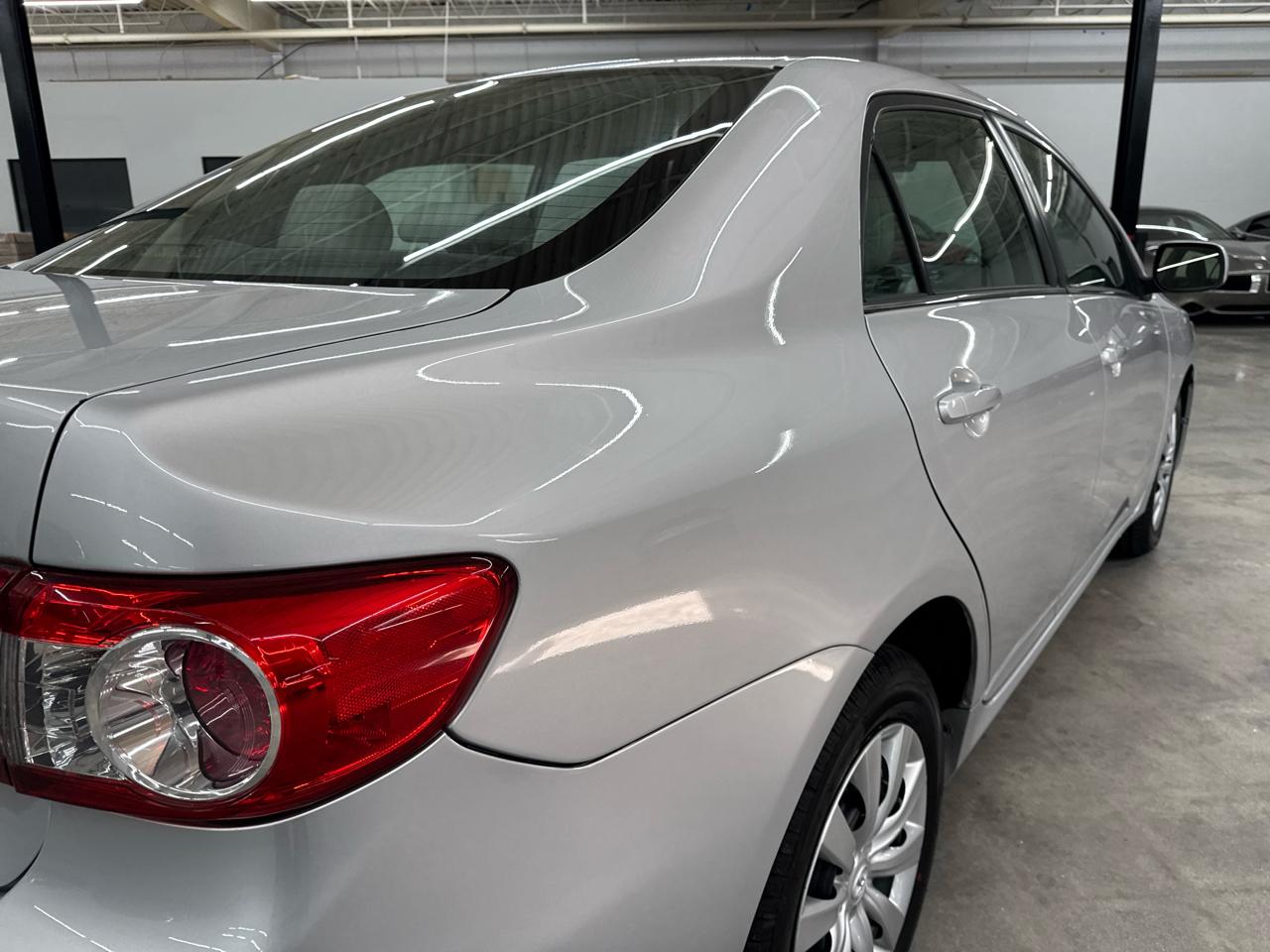Toyota Corolla 4dr Sdn Auto LE (Natl) 2013