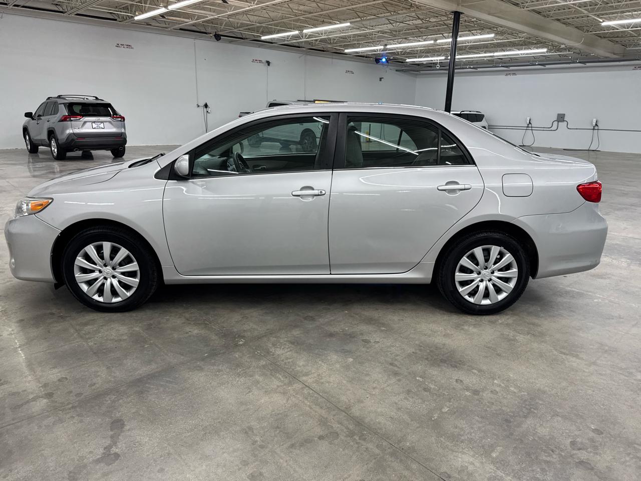 Toyota Corolla 4dr Sdn Auto LE (Natl) 2013