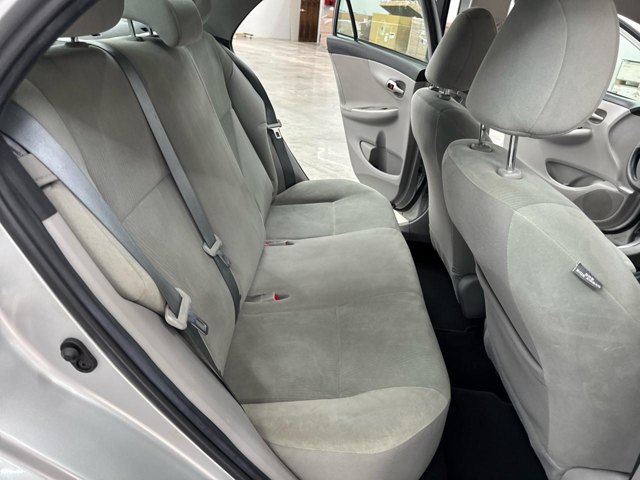 Toyota Corolla 4dr Sdn Auto LE (Natl) 2013