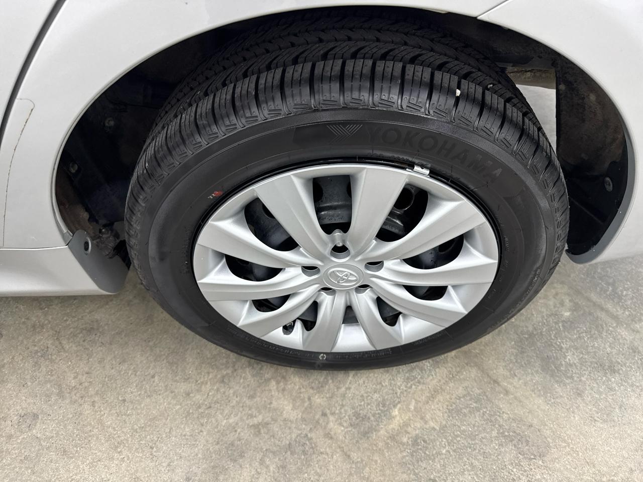 Toyota Corolla 4dr Sdn Auto LE (Natl) 2013