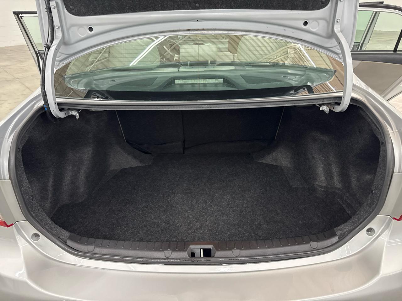 Toyota Corolla 4dr Sdn Auto LE (Natl) 2013