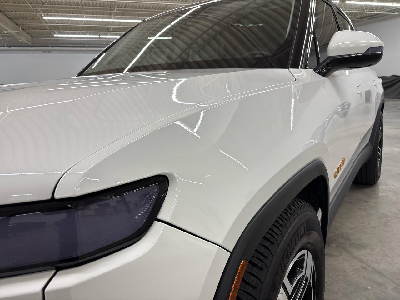 Rivian R1S Adventure 2023