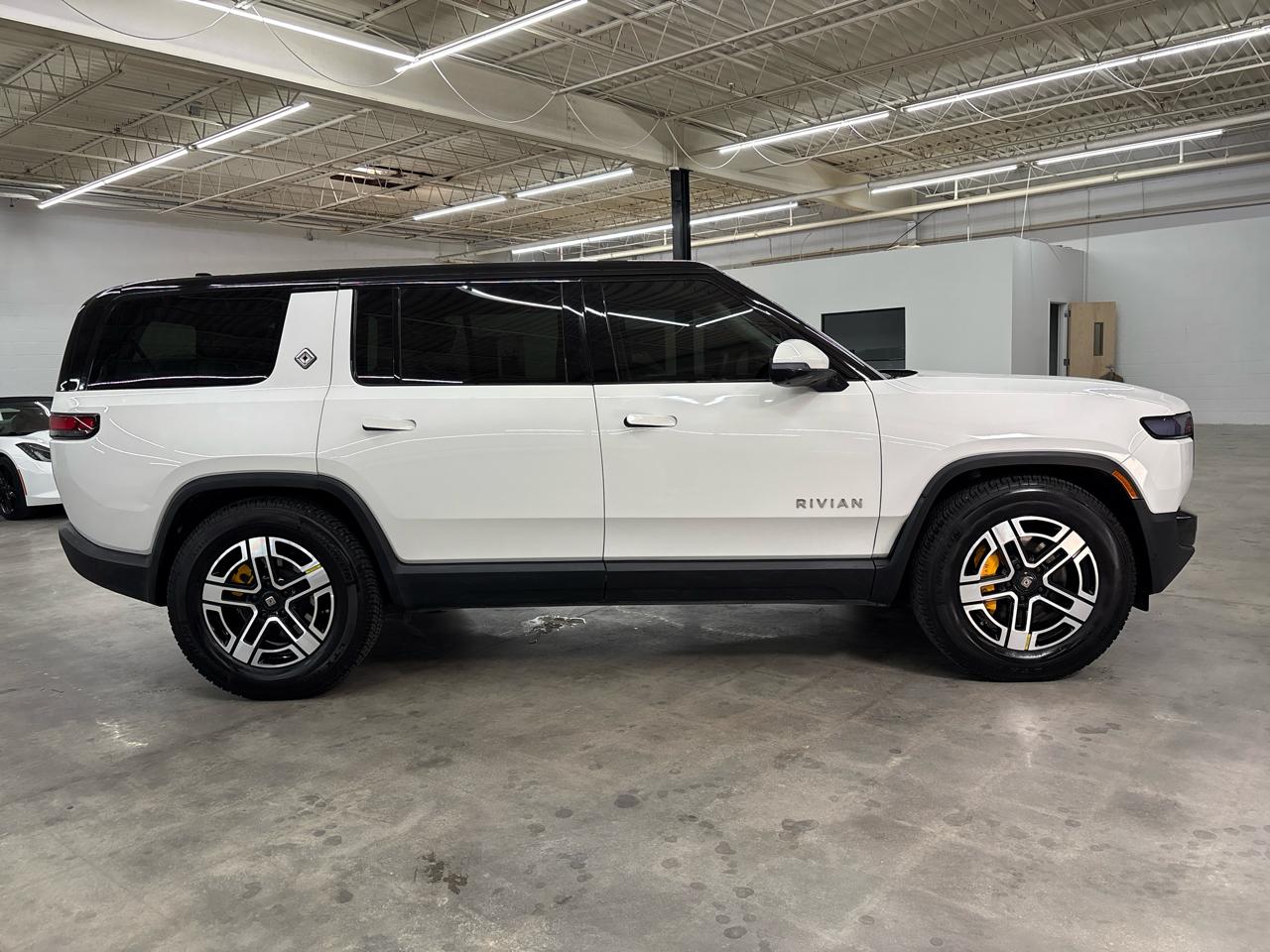 Rivian R1S Adventure 2023