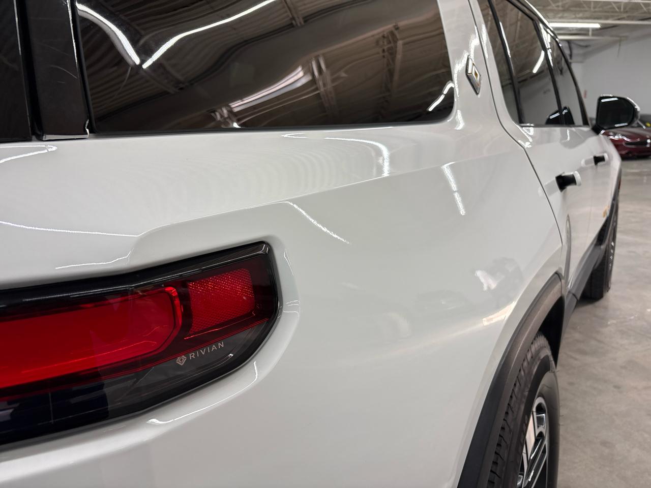 Rivian R1S Adventure 2023