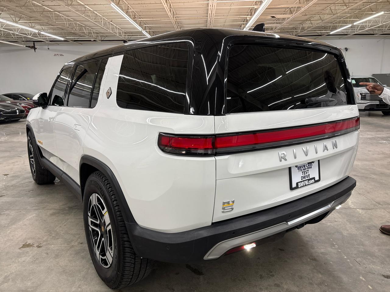 Rivian R1S Adventure 2023