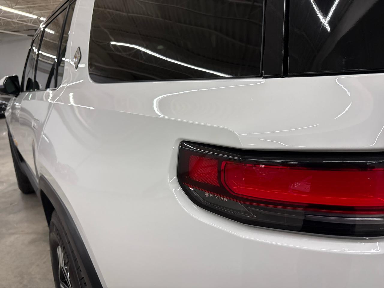 Rivian R1S Adventure 2023