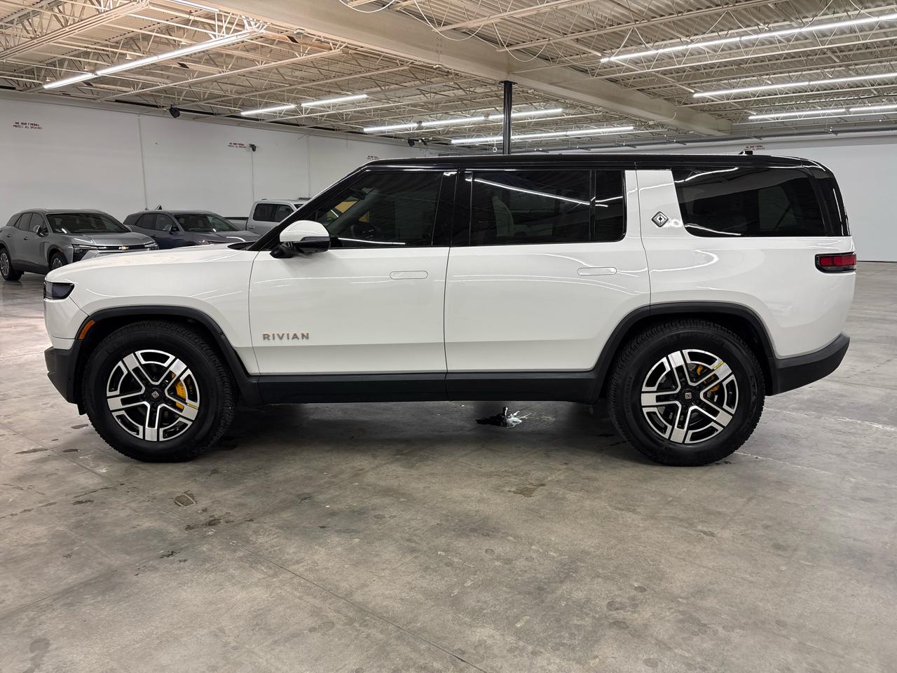 Rivian R1S Adventure 2023