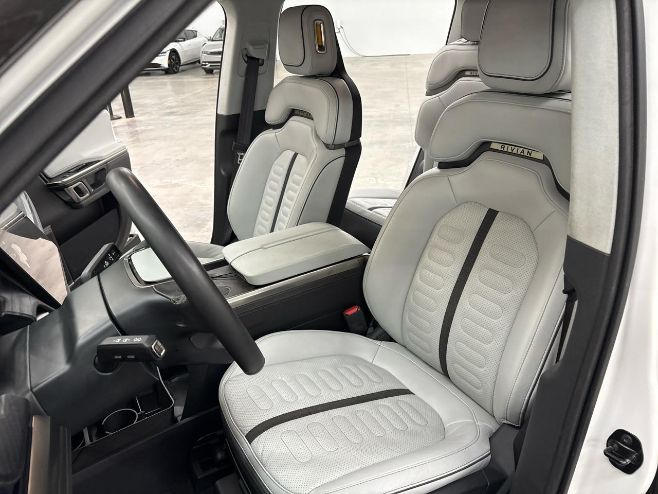 Rivian R1S Adventure 2023