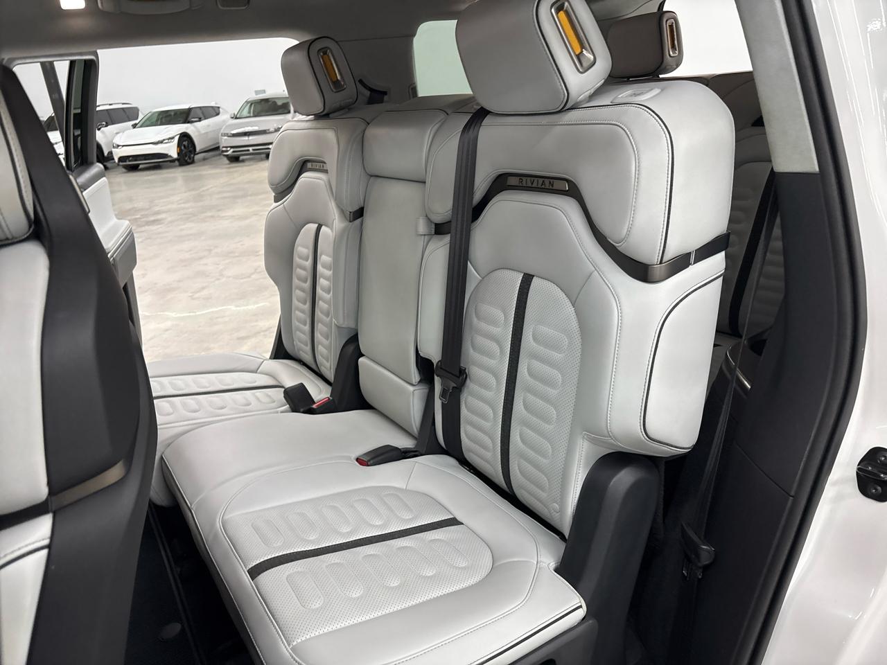 Rivian R1S Adventure 2023