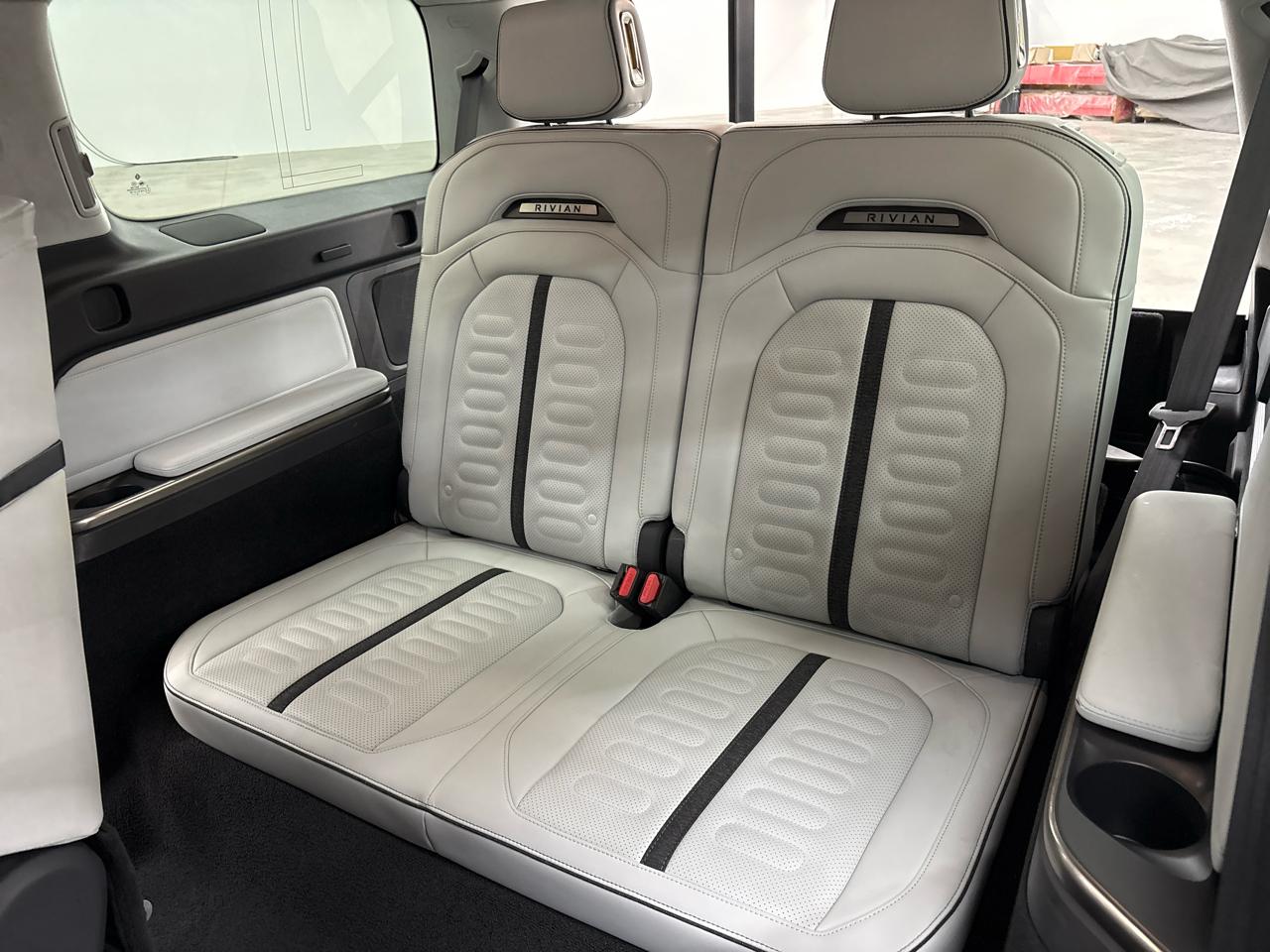 Rivian R1S Adventure 2023