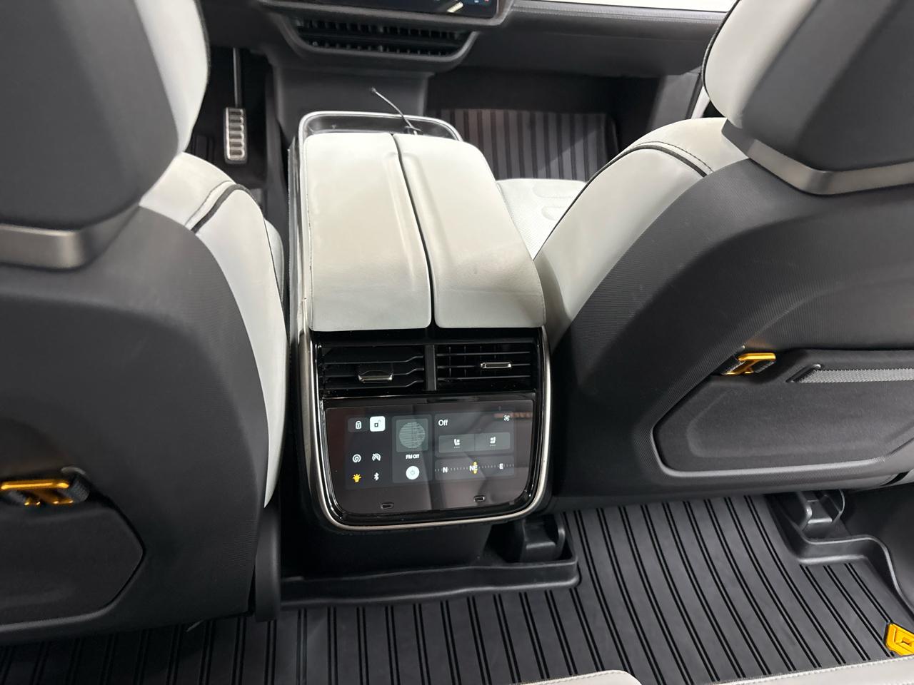 Rivian R1S Adventure 2023