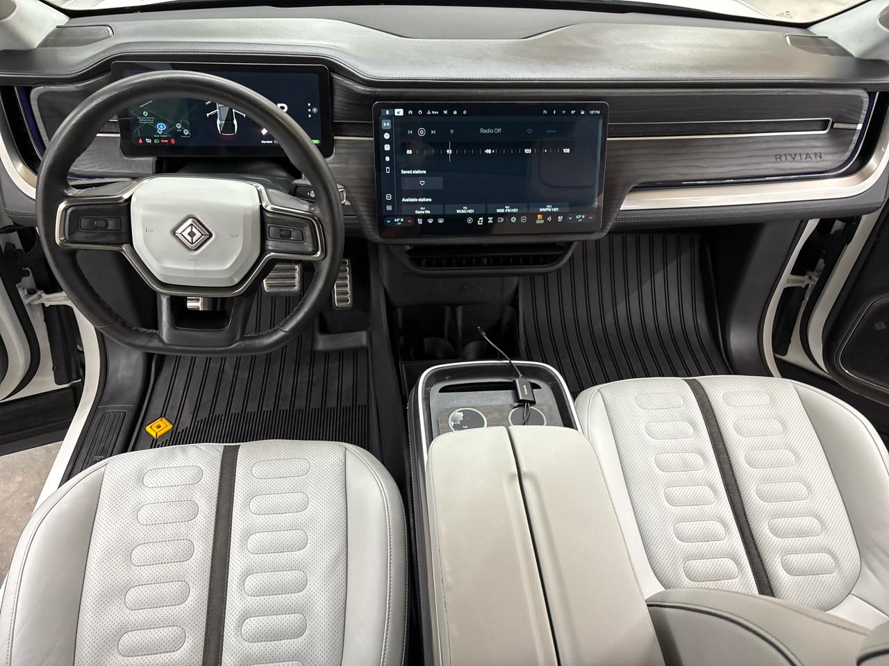 Rivian R1S Adventure 2023